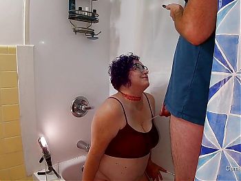Andy gets a nice closeup of Liza pissing before cumming on her face and giving her a golden shower